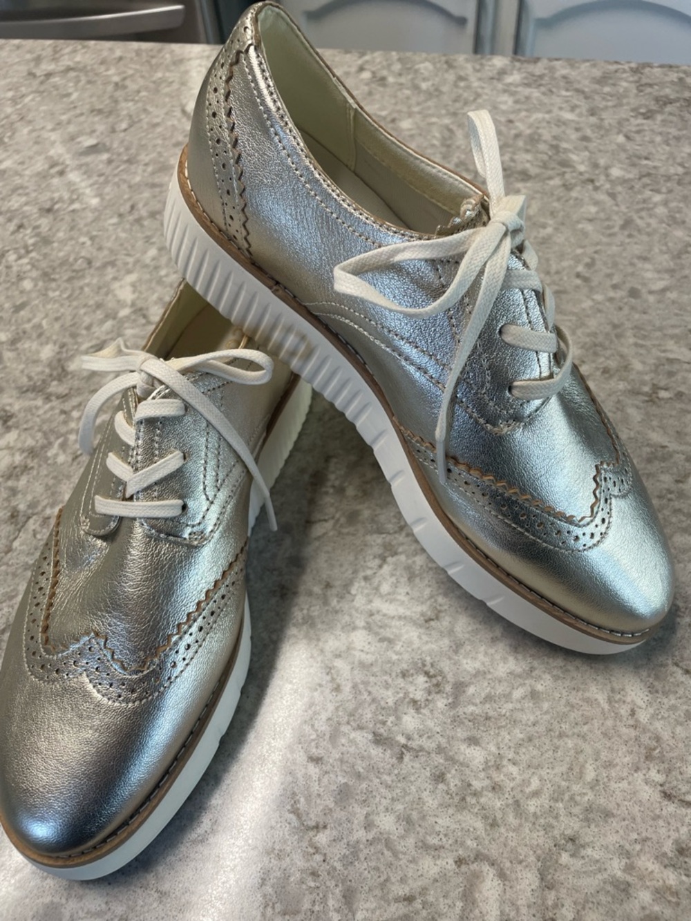 🌷 Brand New Cole Haan Metallic Gold Wingtip Lace-Up Flat - Picture 2 of 5